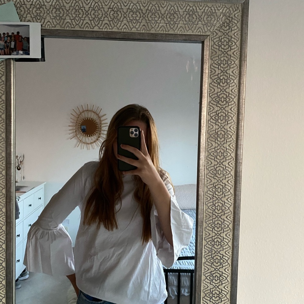 wide sleeves top